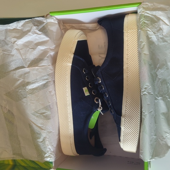 Cariuma (Navy Blue Canvas/White Sole) 7.5W - Picture 6 of 11